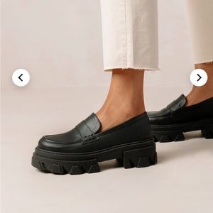 Alohas Trailblazer - Black Leather Loafers, practically brand new, size 40